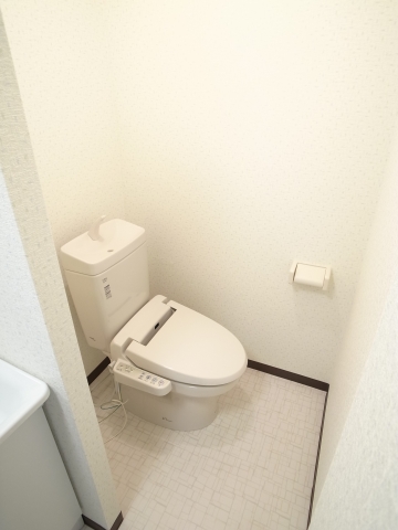 Toilet. Of course, it is Washlet equipped ☆