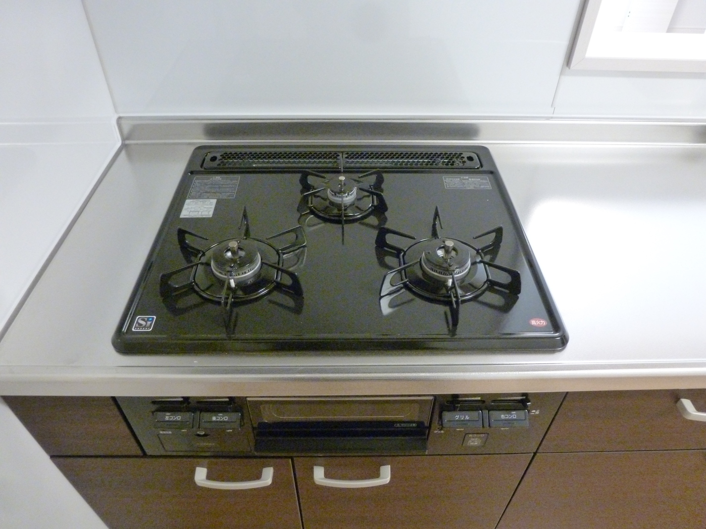 Kitchen. Three-necked stove