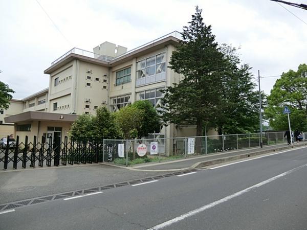 Junior high school. Kawato 10-minute walk from the 750m junior high school until junior high school!