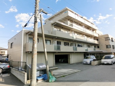 Building appearance. Within walking distance to the Chiba Station.