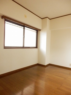 Living and room. Flooring paste of Western-style. Since the pillar ledge of a small placement of furniture