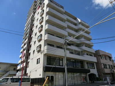 Building appearance. It is recommended to also close female Boulevard. 