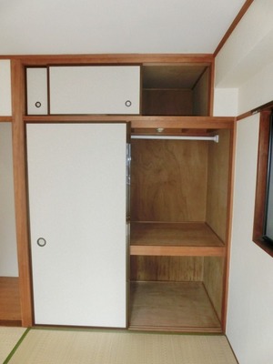 Receipt. Closet of the Japanese-style room is located minutes between 1