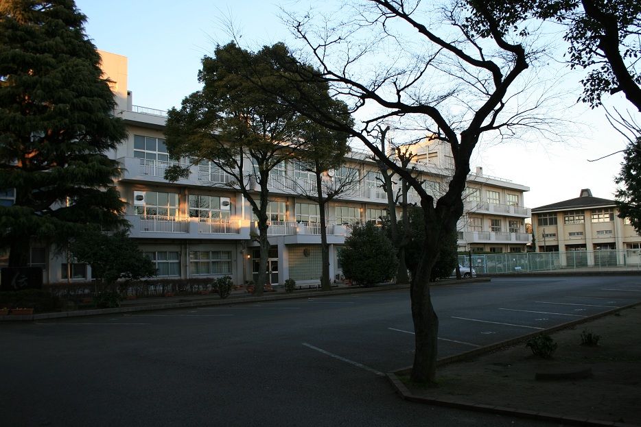 Junior high school. 1518m to the Chiba Municipal Katsuragi junior high school (junior high school)