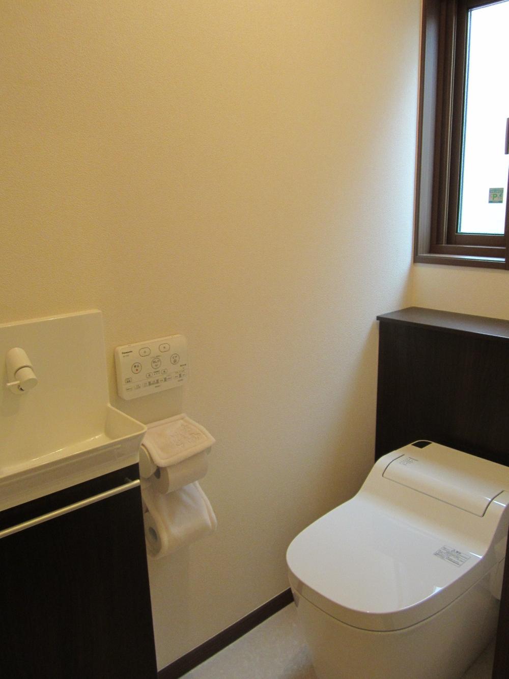 Toilet. First floor toilet / Indoor (June 2013) Shooting