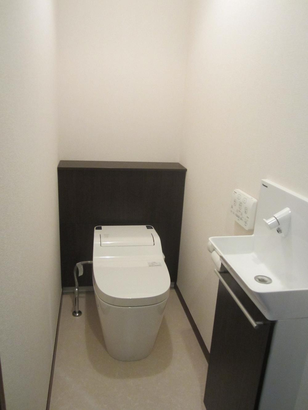 Toilet. Second floor toilet / Indoor (June 2013) Shooting