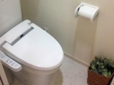 Toilet. A comfortable day with cleaning function with toilet seat!