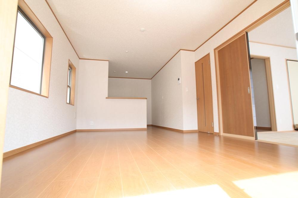 Living. LDK face-to-face kitchen Living room overlooks to the corner in the open type of face-to-face kitchen! Is the peace of mind to reach eye to small children while are in the kitchen!