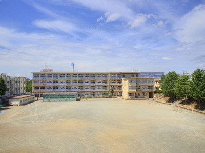 Primary school. Miyazaki to elementary school (elementary school) 584m