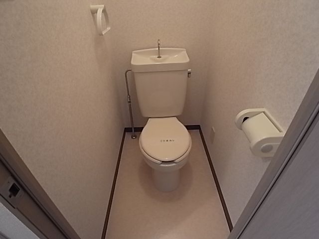 Toilet. It is clean up in the bathroom ☆