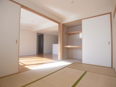 Living and room. About 6 Pledge of Japanese-style room with closet.