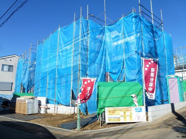 Local photos, including front road. Local (12 May 2013) Shooting A quiet residential area