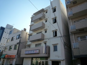 Building appearance. It is within walking distance of Chiba Station. 