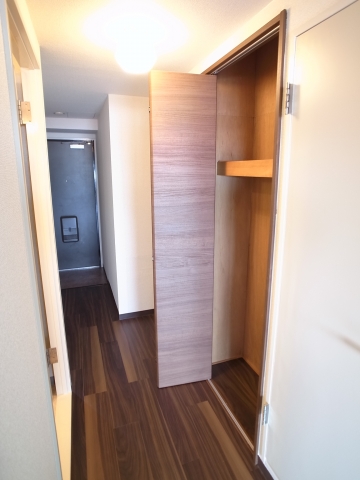 Receipt. Storage space of convenient corridor that can be stored, such as vacuum cleaner.