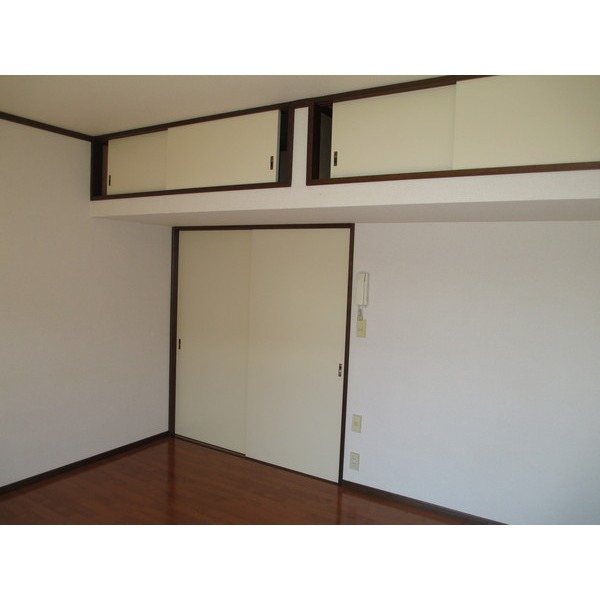 Living and room. Western style room ・ Upper closet