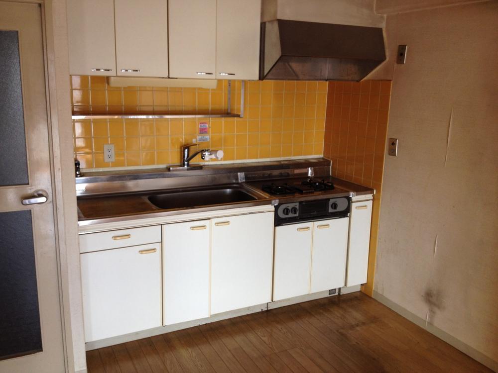 Kitchen. Why do not you change to the latest kitchen here in the kitchen? ! Water-saving! Stain-resistant!
