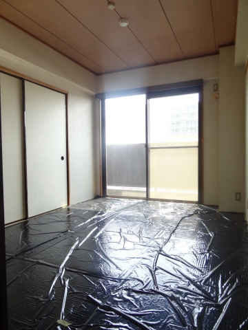 Living and room. Is a tatami room.