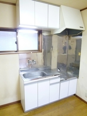 Kitchen. Kitchen with a window, Two-burner stove is can be installed to get on the cuisine.