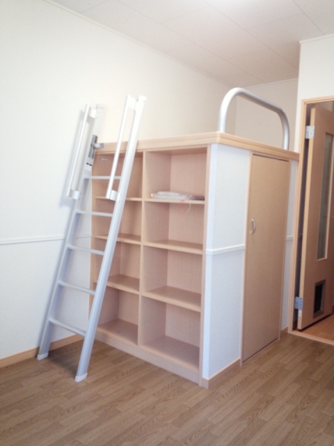 Living and room. Walk-in closet with Haibetto