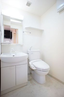 Washroom. Powder room with a bright and clean feeling