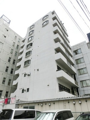 Building appearance. Apartment with elevator. 