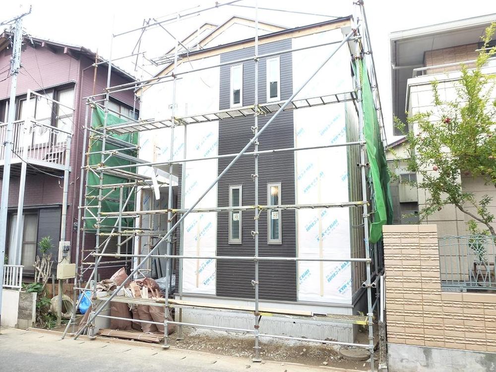 Local appearance photo. Local (11 May 2013) Shooting