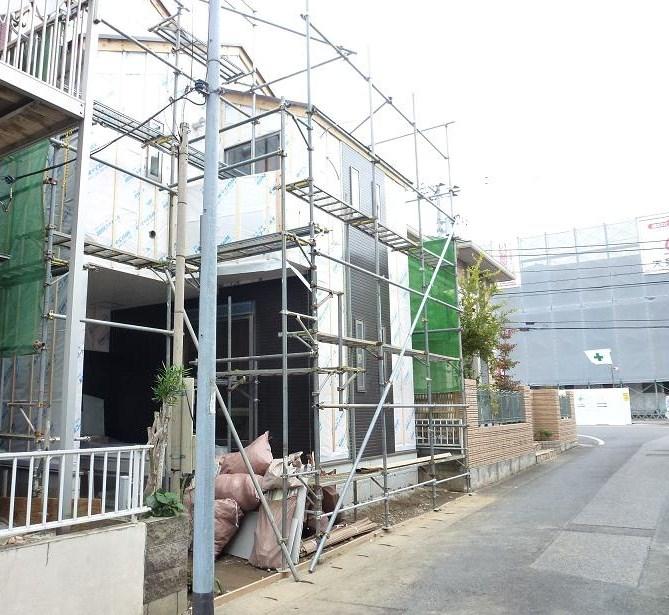 Local photos, including front road. Local (11 May 2013) Shooting