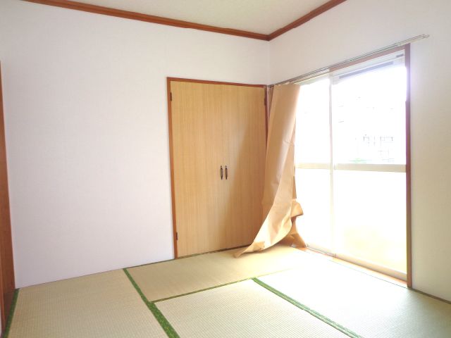 Living and room. Japanese-style room 6 quires