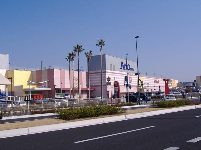 Shopping centre. Large shopping centers and fulfilling of 2700m number of stores to Ario