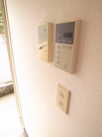 Other Equipment. I can hot-water supply temperature setting! (> <) B (with a photograph of the same building another room