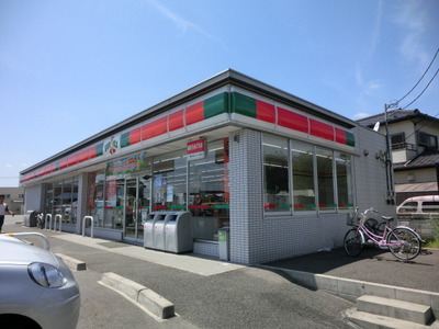 Convenience store. 200m to Sunkus (convenience store)