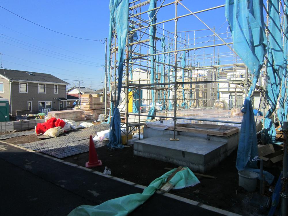 Local photos, including front road. Local (11 May 2013) Shooting