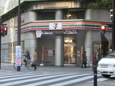 Convenience store. 250m to Seven-Eleven (convenience store)