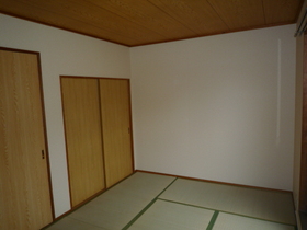 Living and room. It will settle down after all the Japanese-style room. 