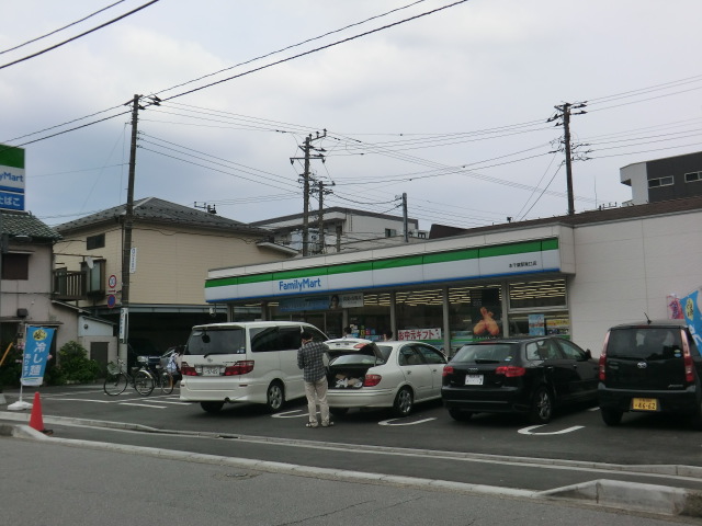 Convenience store. FamilyMart Hon Chiba Station East store up (convenience store) 678m