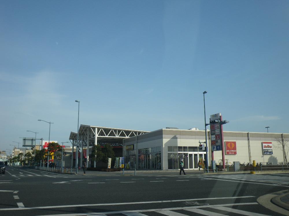 Shopping centre. Until GLOBO 1696m