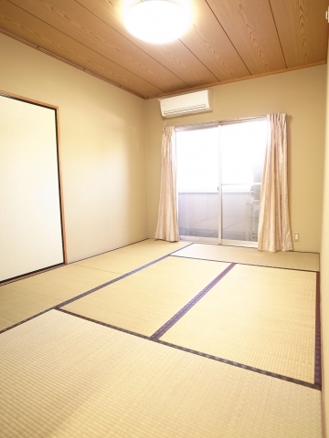 Living and room. Tatami is really is I'm a good material to the climate of Japan. (105, Room of shooting