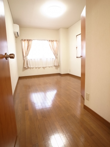 Living and room. Western-style to lighting also, Air conditioning, Storage with. (It is a photograph of the 105 in Room)