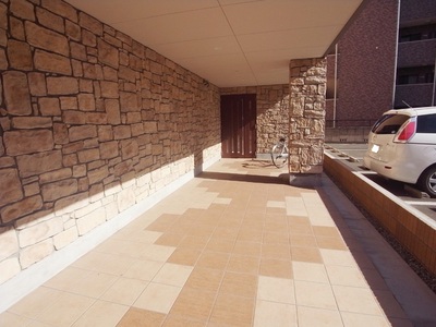 Entrance. Stylish stone-topped entrance ・ It is new construction Rent.