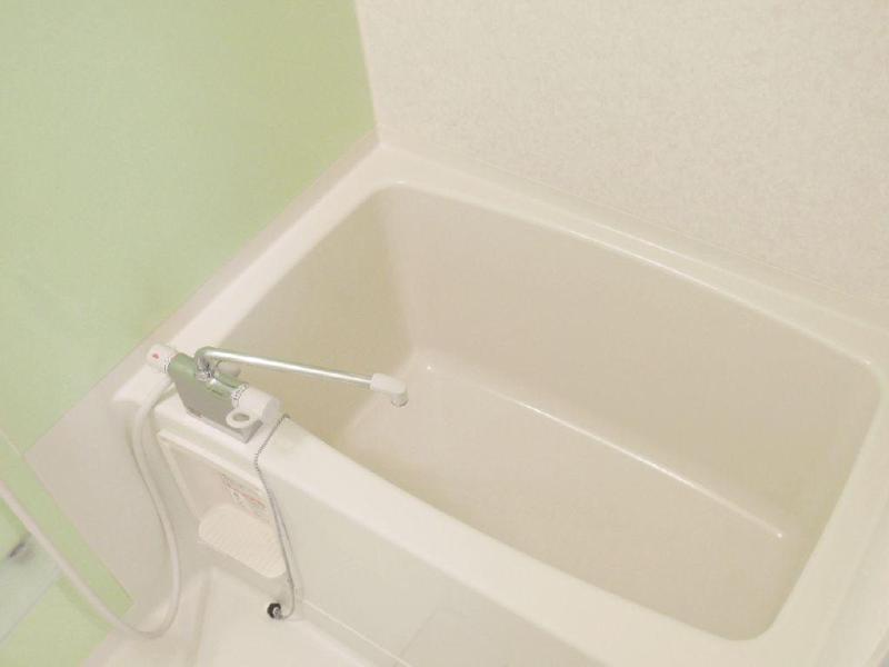 Bath. You will relax slowly in a wide bathtub!