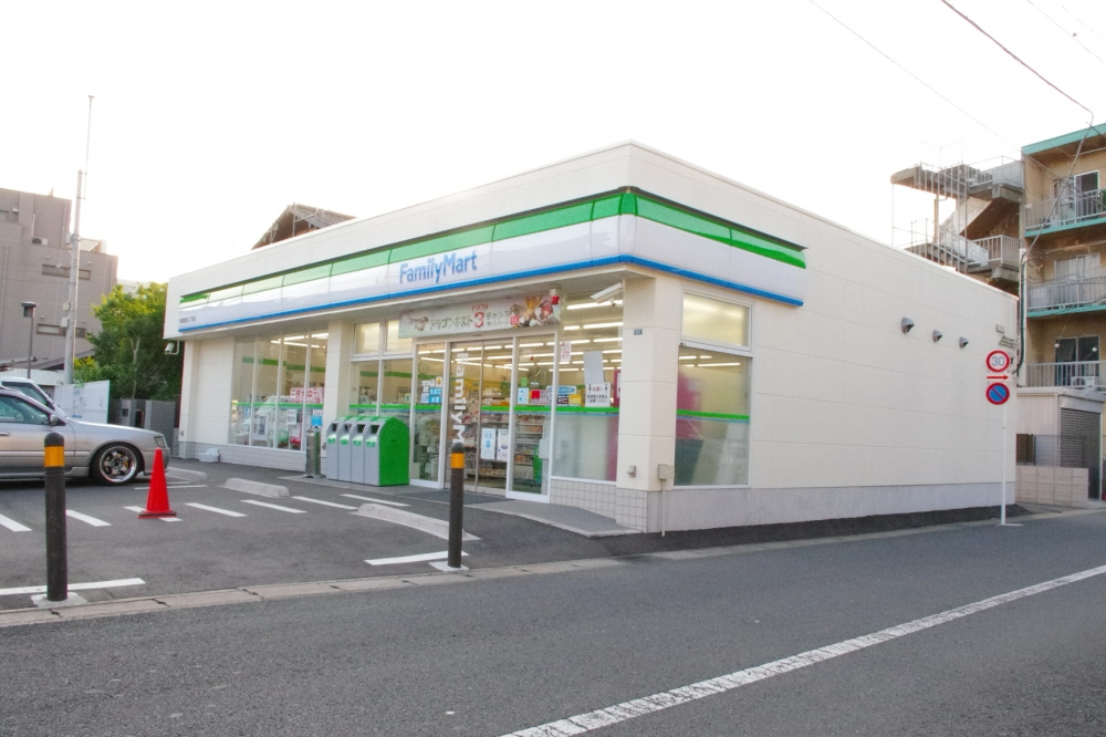 Convenience store. FamilyMart 204m to Chiba Dojokita-chome store (convenience store)