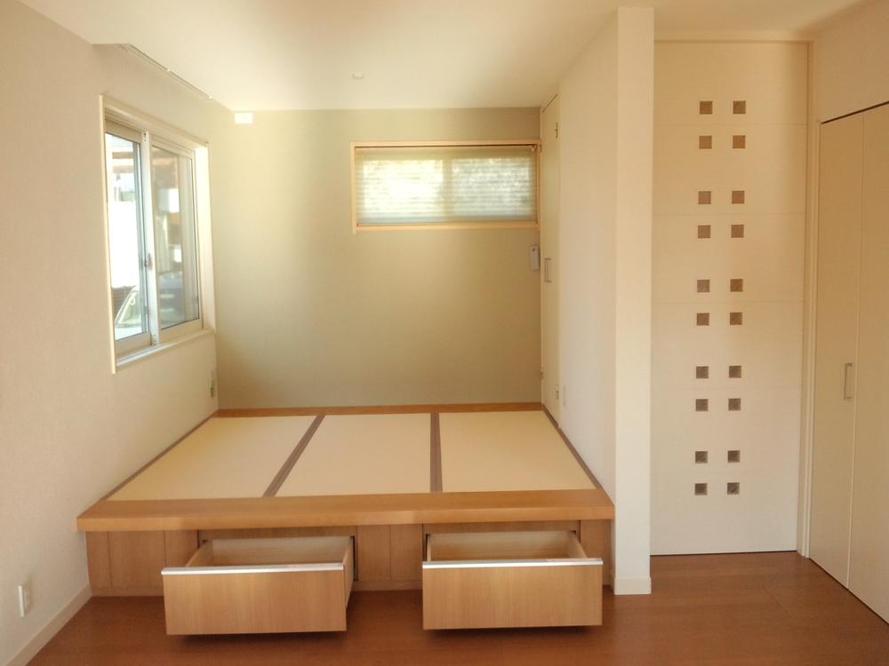 Non-living room. I can relax sitting on tatami mat room (2013 February) is also under the shooting tatami storage space usually