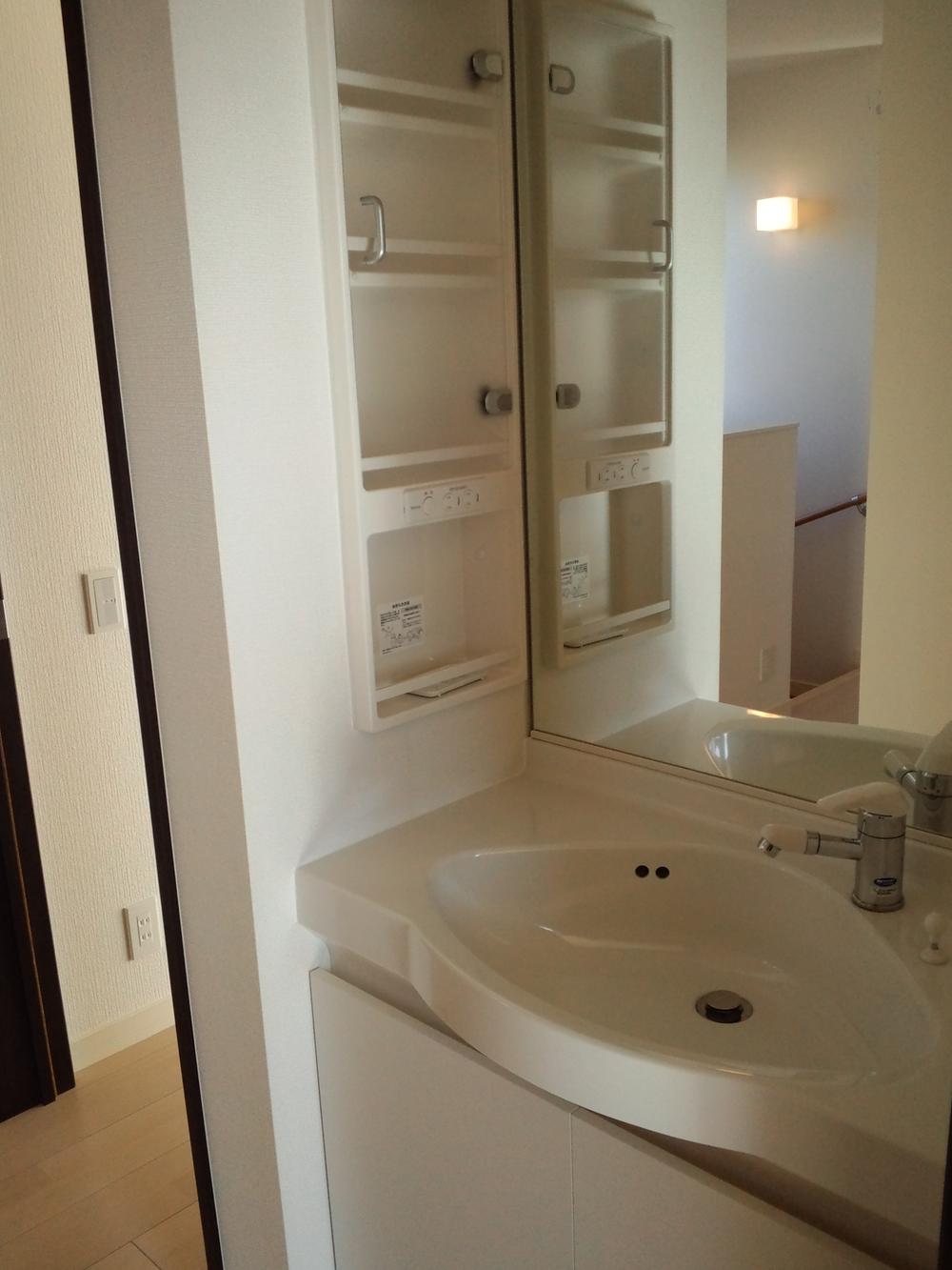 Wash basin, toilet. Indoor (February 2013) Shooting