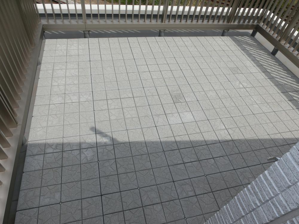 Local appearance photo. We tried to provide a roof.