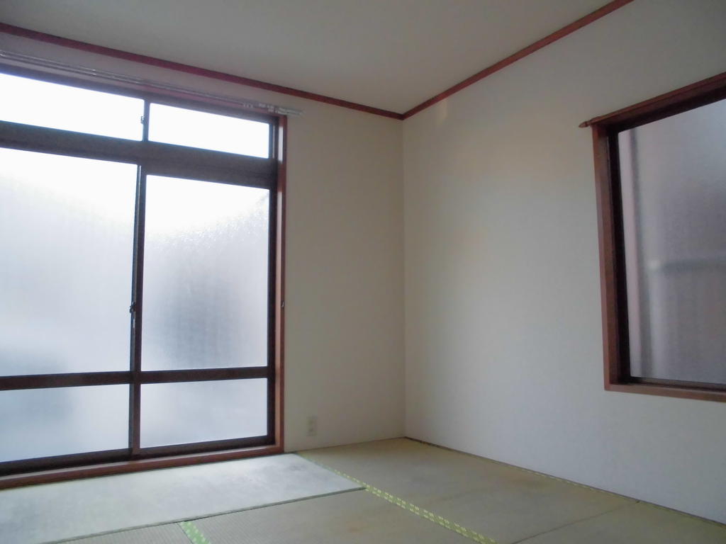Other room space. Sunny 6 Pledge Japanese-style room