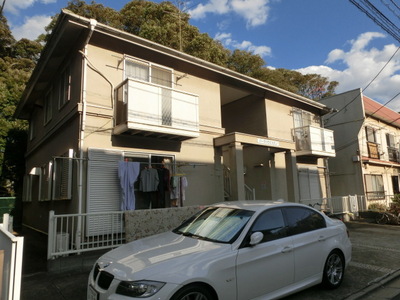 Building appearance. It is a quiet residential area.