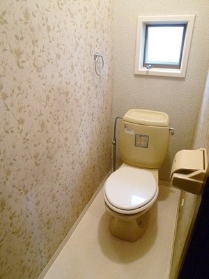 Toilet. It is the second floor of the toilet. There is a convenient small window to ventilation.