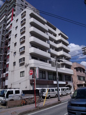 Building appearance. Entrance