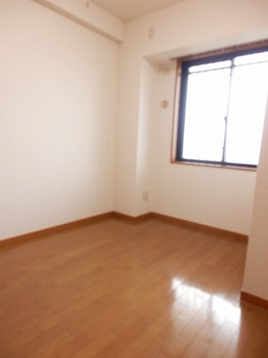 Living and room. About 5 Pledge of Western-style. It is clean Rakuchin Hari flooring.