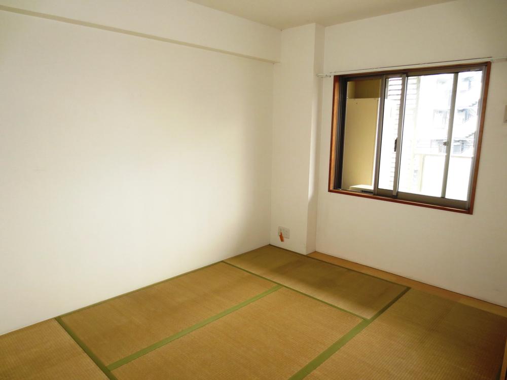 Non-living room. It can be used as integrated with the LD to open the sliding door.